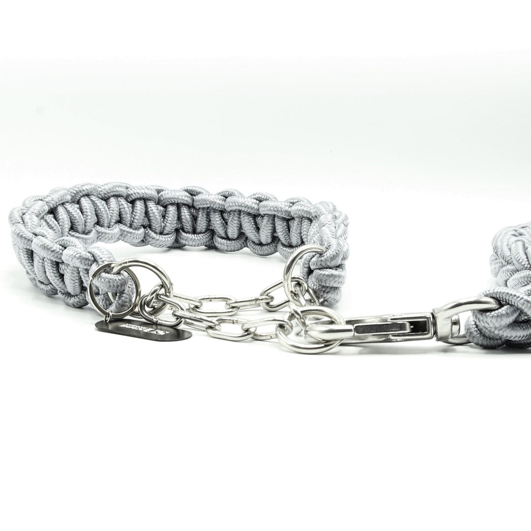 Power Leash Diamond in Silber von Strong Dogs U.S. – geflochtenes Paracord-Design mit stabiler Kette und glänzendem Karabiner in Detailansicht.